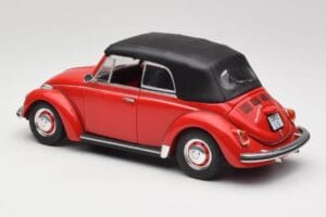 Volkswagen 1302 LS Cabriolet Röd Revell 1:18 08470 Metall — bild 7 av 8