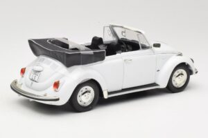 Volkswagen 1302 LS Cabriolet Vit Revell 1:18 08415 Metall — bild 3 av 8