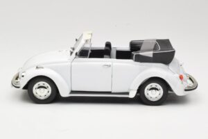Volkswagen 1302 LS Cabriolet Vit Revell 1:18 08415 Metall — bild 4 av 8