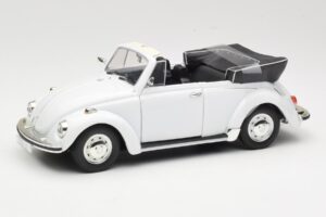 Volkswagen 1302 LS Cabriolet Vit Revell 1:18 8415 Metall