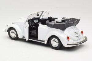 Volkswagen 1302 LS Cabriolet Vit Revell 1:18 08415 Metall — bild 5 av 8