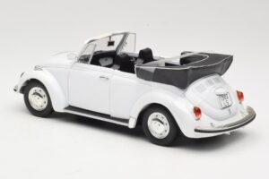 Volkswagen 1302 LS Cabriolet Vit Revell 1:18 08415 Metall — bild 7 av 8