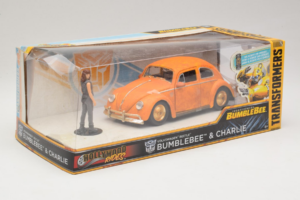 Volkswagen Beetle Bumblebee Transformers With Figure Metals Diecast 1:24 30114 Metall — bild 2 av 3