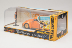 Volkswagen Beetle Bumblebee Transformers With Figure Metals Diecast 1:24 30114 Metall — bild 3 av 3