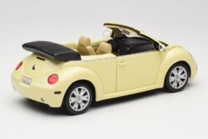 Volkswagen Beetle Cabriolet Gul Gate 1:18 VW24108 Metall — bild 3 av 8