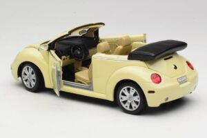 Volkswagen Beetle Cabriolet Gul Gate 1:18 VW24108 Metall — bild 5 av 8