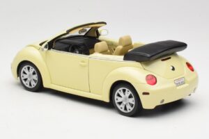Volkswagen Beetle Cabriolet Gul Gate 1:18 VW24108 Metall — bild 7 av 8
