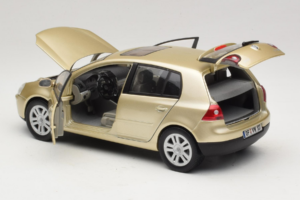 Volkswagen Golf Mk5 Light Bronze Metallic Bburago 1:18 09930201W Metall — bild 5 av 8