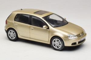 Volkswagen Golf Mk5 Light Bronze Metallic Bburago 1:18 09930201W Metall — bild 6 av 8