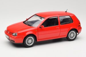 Volkswagen Golf Mk4 GTI Röd Revell 1:18 08943 Metall