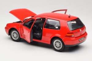 Volkswagen Golf Mk4 GTI Röd Revell 1:18 08943 Metall — bild 5 av 8