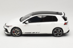 Volkswagen Golf Mk8 GTI Clubsport Pure White Otto 1:18 OT1221 Resin — bild 3 av 6