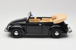 Volkswagen Beetle Cabriolet Svart Maisto 1:18 37800-M6 Metall — bild 4 av 8