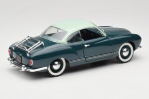 Volkswagen Karmann Ghia Blå Solido 1:18 8061 Metall — bild 3 av 8