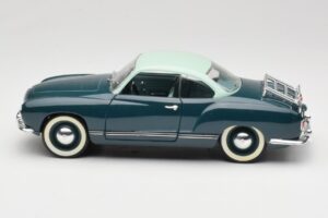 Volkswagen Karmann Ghia Blå Solido 1:18 8061 Metall — bild 4 av 8