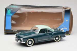 Volkswagen Karmann Ghia Blå Solido 1:18 8061 Metall — bild 8 av 8