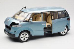 Volkswagen Microbus Concept Ljusgrön Revell 1:18 08444 Metall — bild 2 av 8