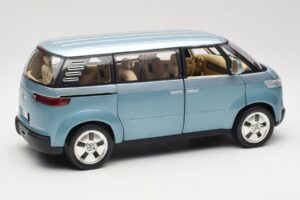 Volkswagen Microbus Concept Ljusgrön Revell 1:18 08444 Metall — bild 3 av 8
