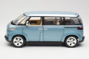 Volkswagen Microbus Concept Ljusgrön Revell 1:18 08444 Metall — bild 4 av 8
