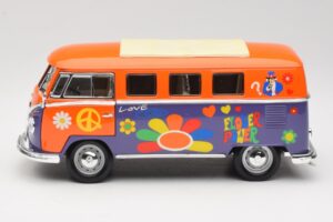 Volkswagen Microbus T1 Flower Power Road Signature 1:18 92329 Metall — bild 4 av 8