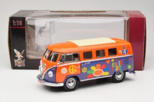 Volkswagen Microbus T1 Flower Power Road Signature 1:18 92329 Metall — bild 8 av 8