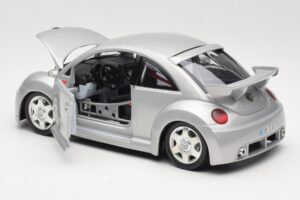 Volkswagen New Beetle RSi Silver Bburago 1:18 3306 Metall — bild 5 av 8