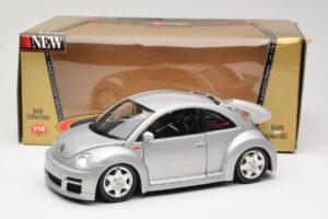 Volkswagen New Beetle RSi Silver Bburago 1:18 3306 Metall — bild 8 av 8