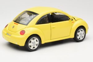 Volkswagen New Beetle Gul Bburago 1:18 BEETLE001 Metall — bild 3 av 8