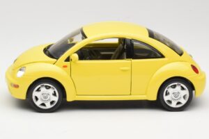 Volkswagen New Beetle Gul Bburago 1:18 BEETLE001 Metall — bild 4 av 8