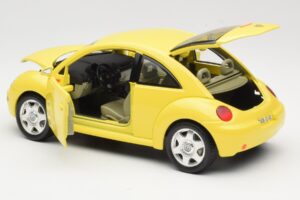 Volkswagen New Beetle Gul Bburago 1:18 BEETLE001 Metall — bild 5 av 8