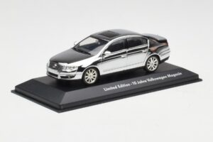 Volkswagen Passat B6 Chrome Silver 10 Years Volkswagen Magazine Minichamps 1:43 PASSAT004 Metall — bild 2 av 4