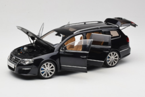 Volkswagen Passat B6 R36 Variant Svart NZG 1:18 KF044-4A Metall — bild 2 av 8