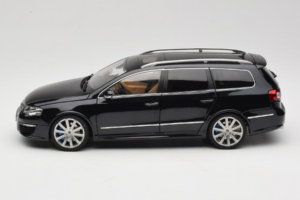 Volkswagen Passat B6 R36 Variant Svart NZG 1:18 KF044-4A Metall — bild 4 av 8