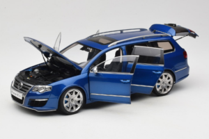 Volkswagen Passat B6 R36 Variant Blå NZG 1:18 KF044 Metall — bild 2 av 9