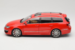 Volkswagen Passat B6 R36 Variant Röd NZG 1:18 KF044-5 Metall — bild 4 av 8