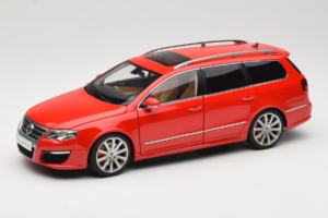 Volkswagen Passat B6 R36 Variant Röd NZG 1:18 KF044-5 Metall