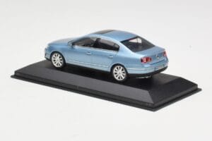 Volkswagen Passat B6 Blue Metallic Minichamps 1:43 PASSAT002 Metall — bild 3 av 4