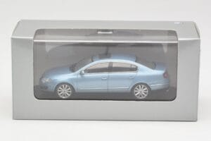 Volkswagen Passat B6 Blue Metallic Minichamps 1:43 PASSAT002 Metall — bild 4 av 4