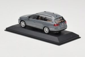 Volkswagen Passat B6 Variant Grey Metallic Minichamps 1:43 PASSAT005 Metall — bild 3 av 4