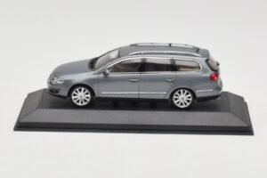 Volkswagen Passat B6 Variant Grey Metallic Minichamps 1:43 PASSAT005 Metall