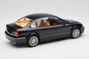 Volkswagen Passat W8 B5.5 Indigo Blue DNA 1:18 DNA000029 Metall — bild 2 av 6