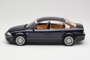 Volkswagen Passat W8 B5.5 Indigo Blue DNA 1:18 DNA000029 Metall — bild 3 av 6
