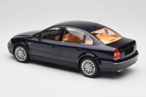 Volkswagen Passat W8 B5.5 Indigo Blue DNA 1:18 DNA000029 Metall — bild 5 av 6