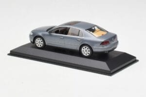 Volkswagen Phaeton 3D Grå Minichamps 1:43 3D0099300GPR7Q Metall — bild 3 av 4
