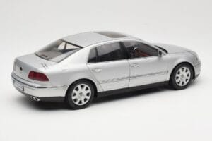 Volkswagen Phaeton D1 Silver Metallic AUTOart 1:18 79742 Metall — bild 3 av 8