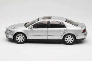 Volkswagen Phaeton D1 Silver Metallic AUTOart 1:18 79742 Metall — bild 4 av 8