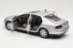 Volkswagen Phaeton D1 Silver Metallic AUTOart 1:18 79742 Metall — bild 5 av 8