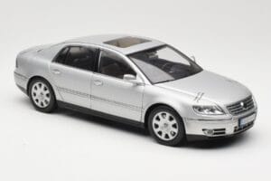 Volkswagen Phaeton D1 Silver Metallic AUTOart 1:18 79742 Metall — bild 6 av 8