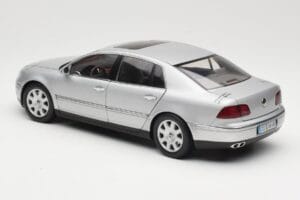 Volkswagen Phaeton D1 Silver Metallic AUTOart 1:18 79742 Metall — bild 7 av 8
