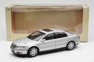 Volkswagen Phaeton D1 Silver Metallic AUTOart 1:18 79742 Metall — bild 8 av 8